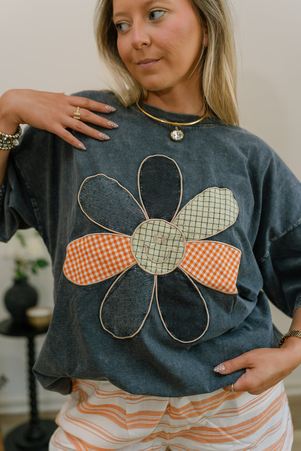 navy flower tee