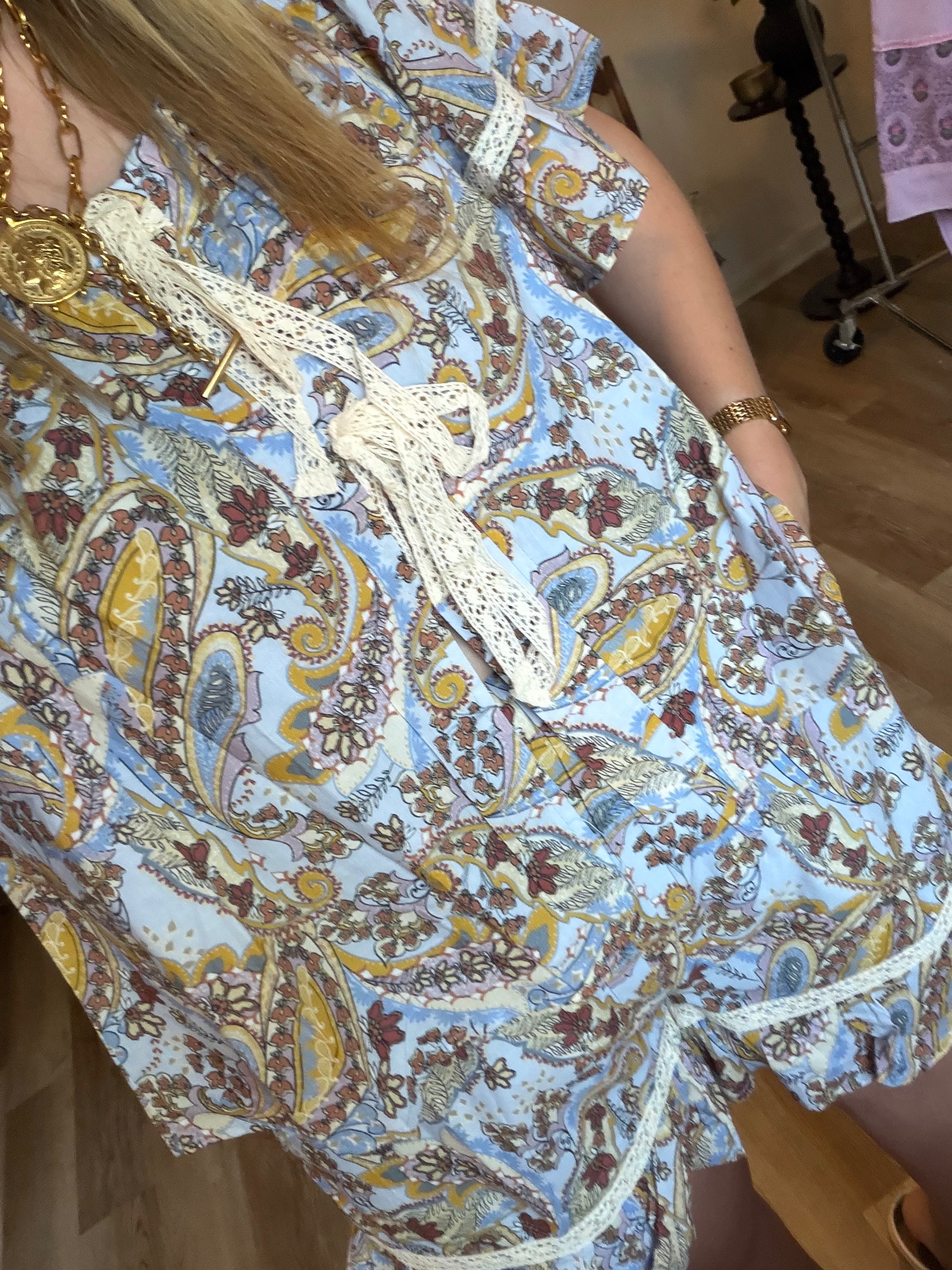 paisley print lace detailed set